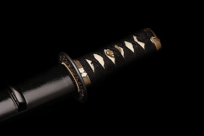 Танто ручной работы с цубой