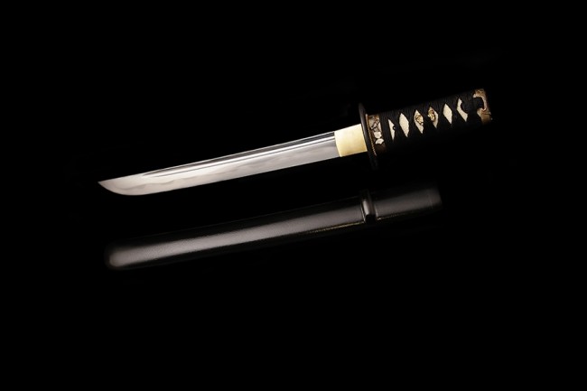 Танто ручной работы с цубой