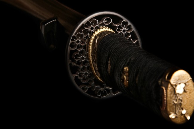 Танто ручной работы с цубой