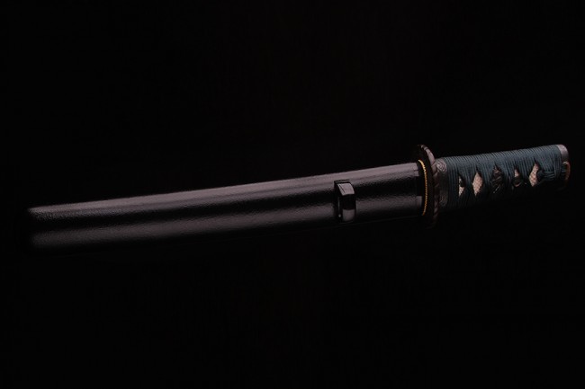 Танто авторской ручной работы с цубой