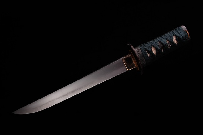 Танто авторской ручной работы с цубой