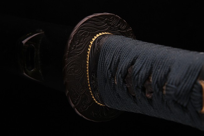 Танто авторской ручной работы с цубой