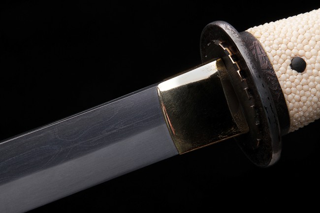 Танто ручной работы с малой цубой